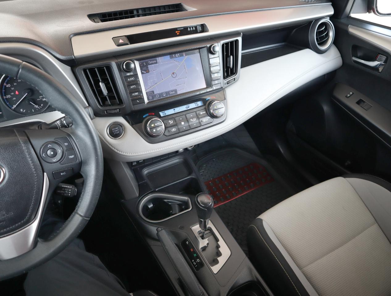 Toyota RAV4 XLE FWD 2017