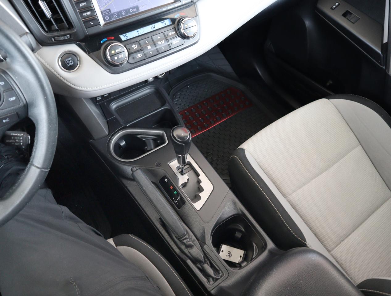 Toyota RAV4 XLE FWD 2017