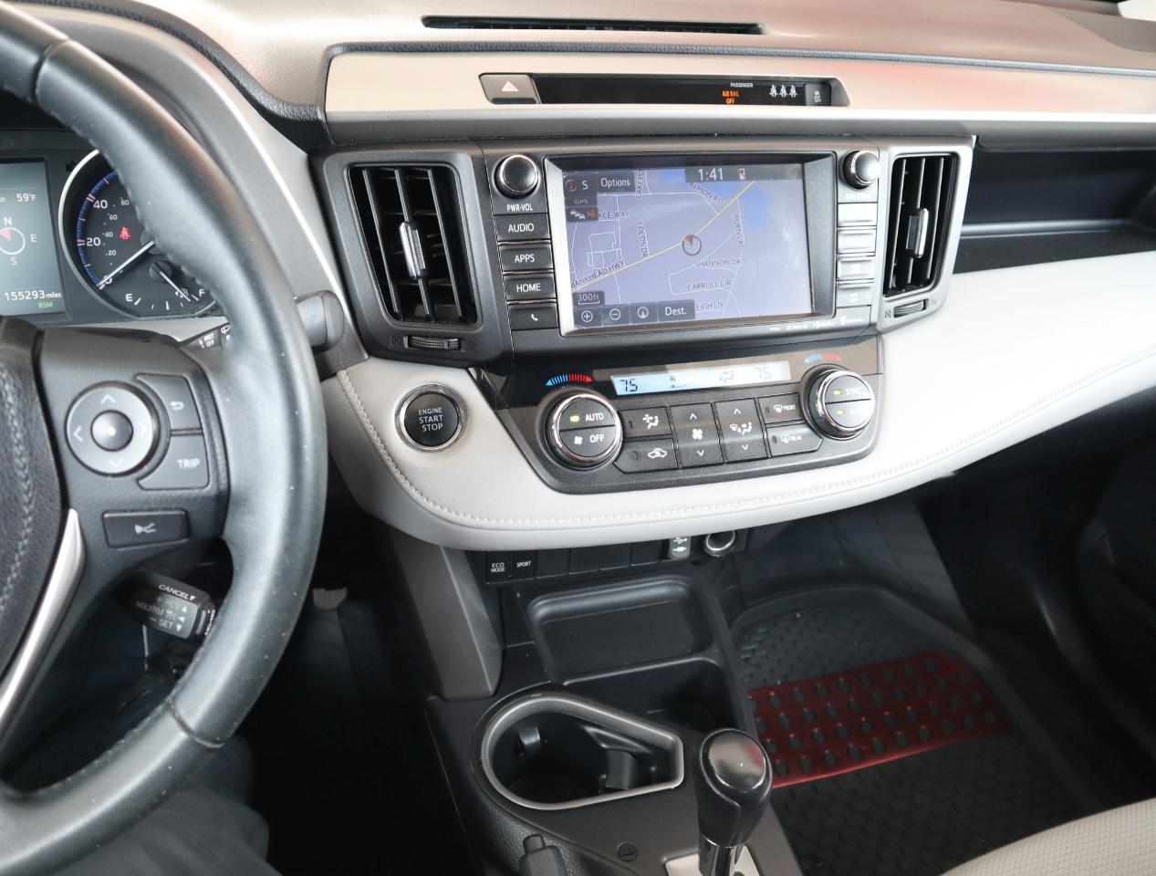 Toyota RAV4 XLE FWD 2017