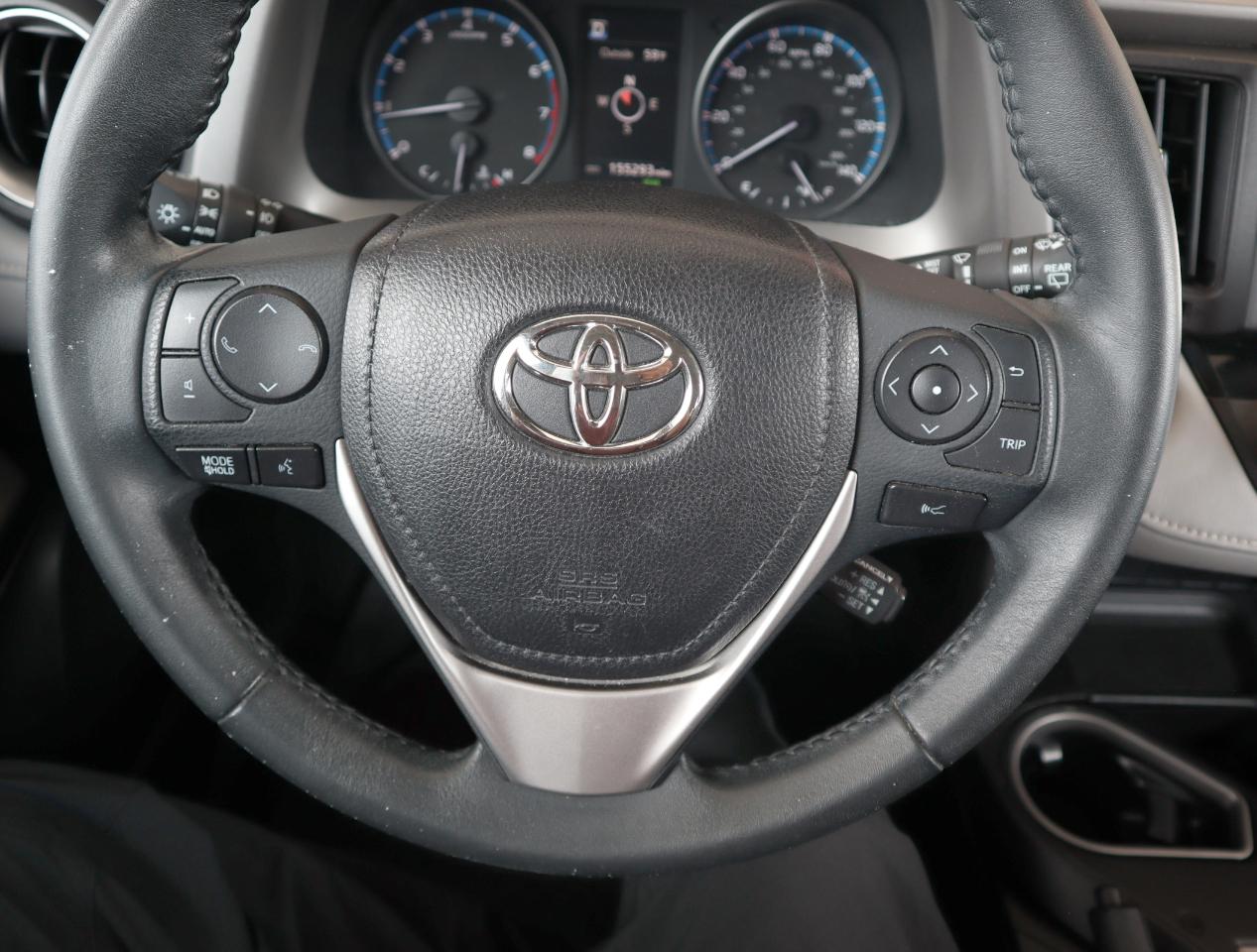 Toyota RAV4 XLE FWD 2017