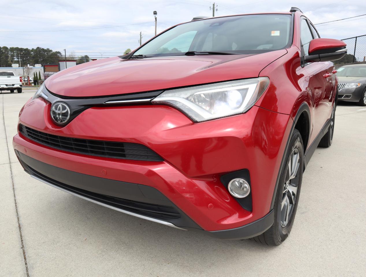 Toyota RAV4 XLE FWD 2017