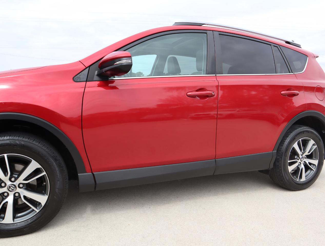 Toyota RAV4 XLE FWD 2017