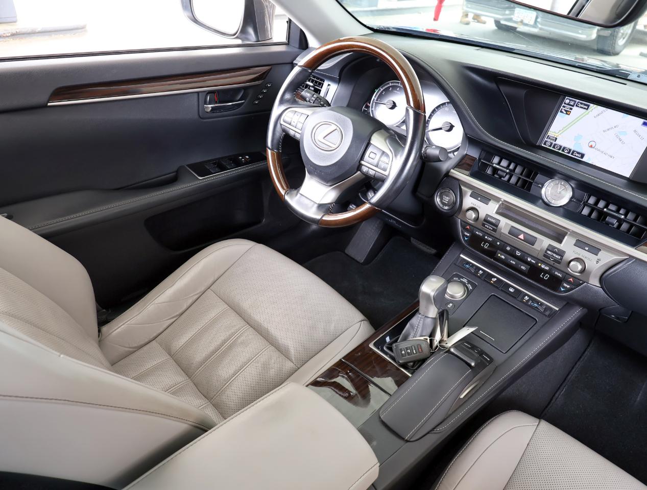 Lexus ES 350 Sedan 2016