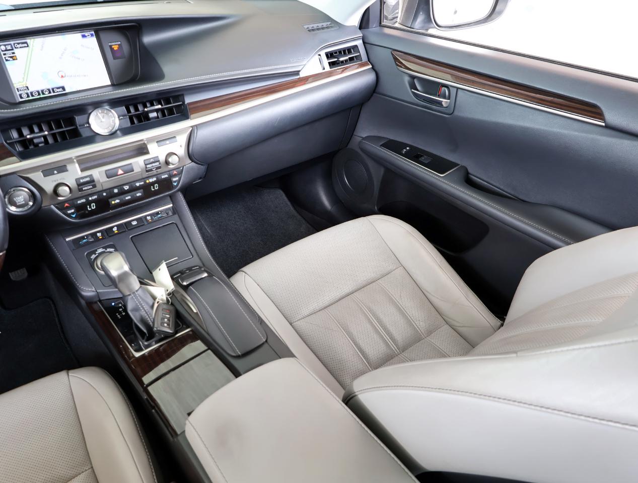 Lexus ES 350 Sedan 2016