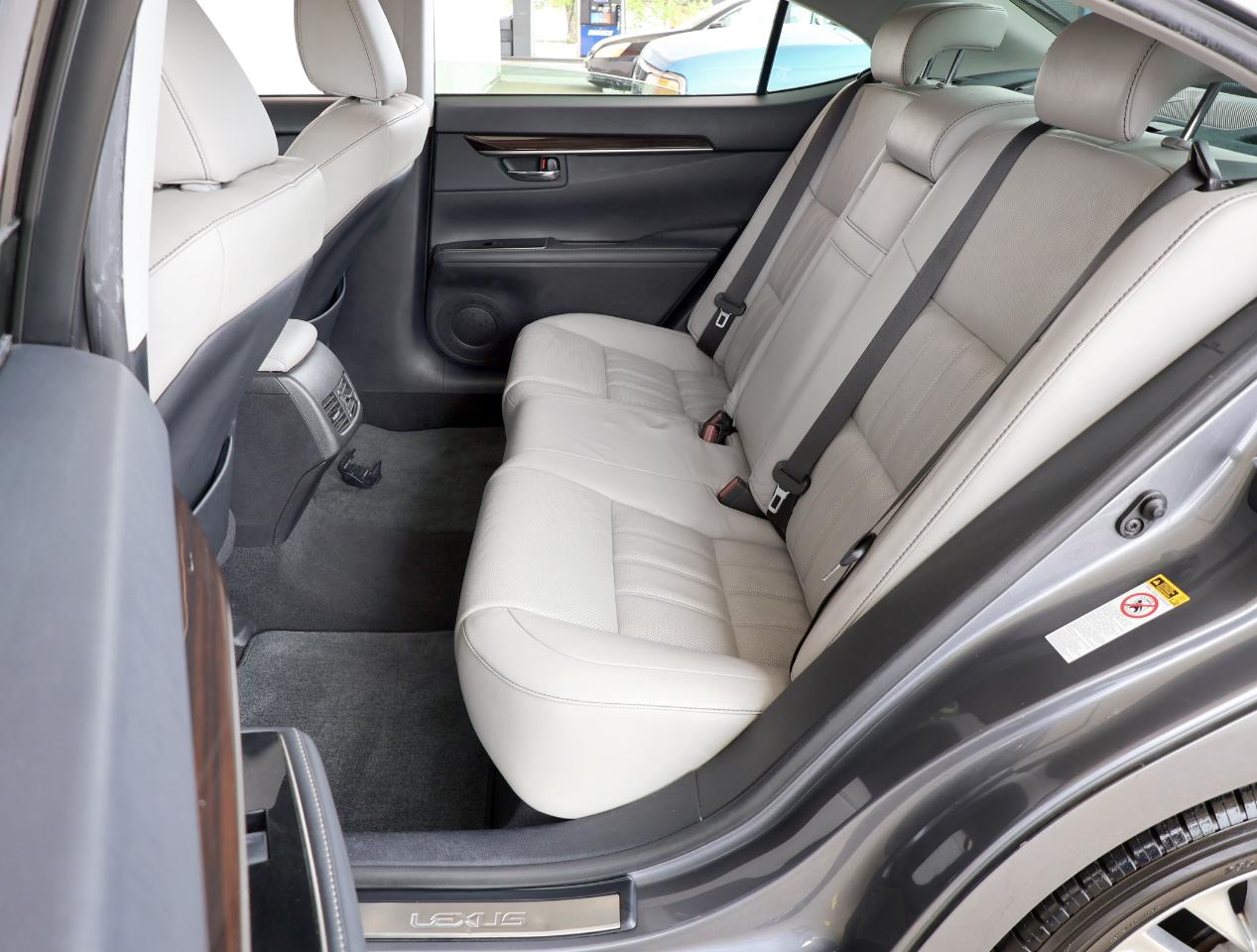 Lexus ES 350 Sedan 2016