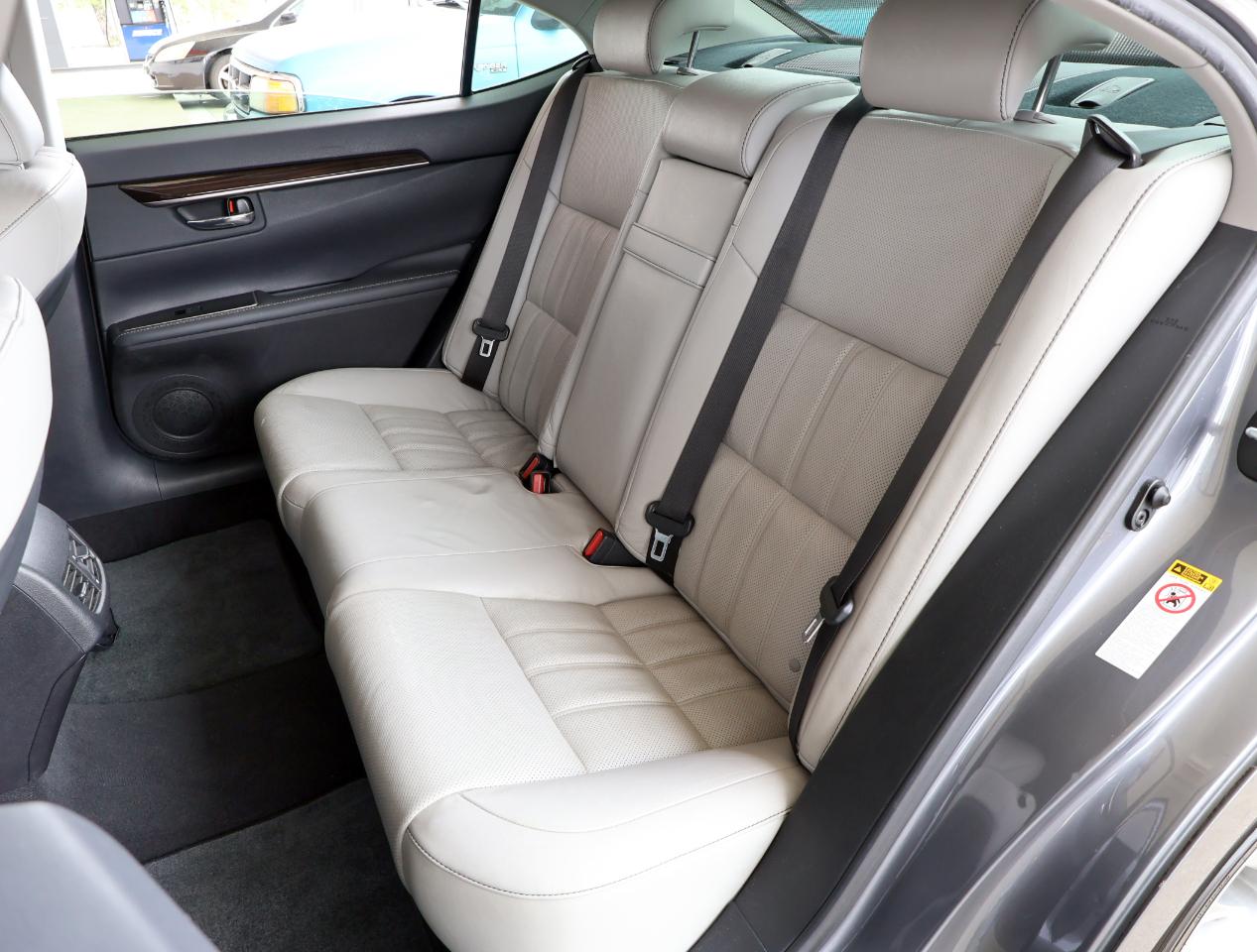 Lexus ES 350 Sedan 2016