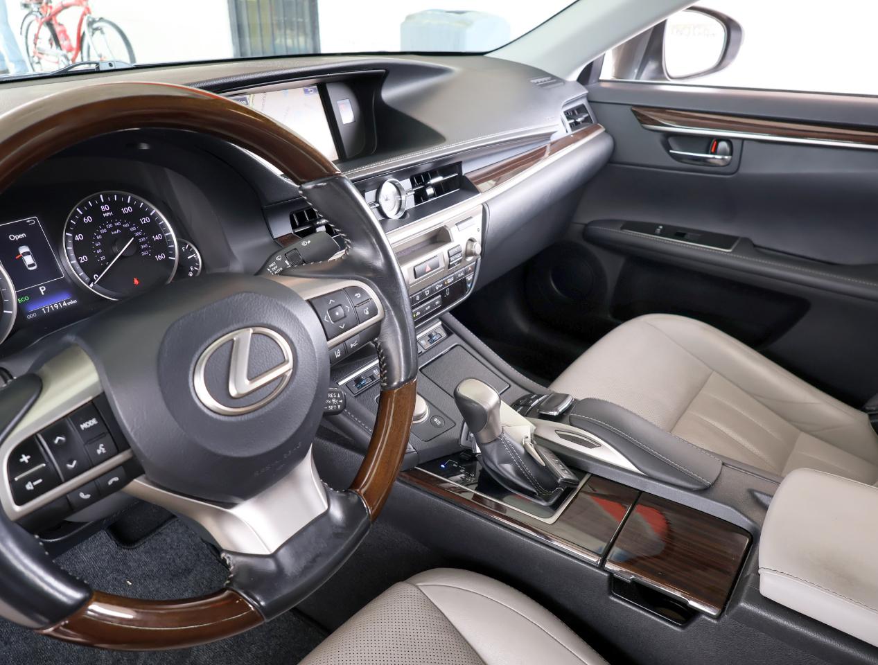 Lexus ES 350 Sedan 2016