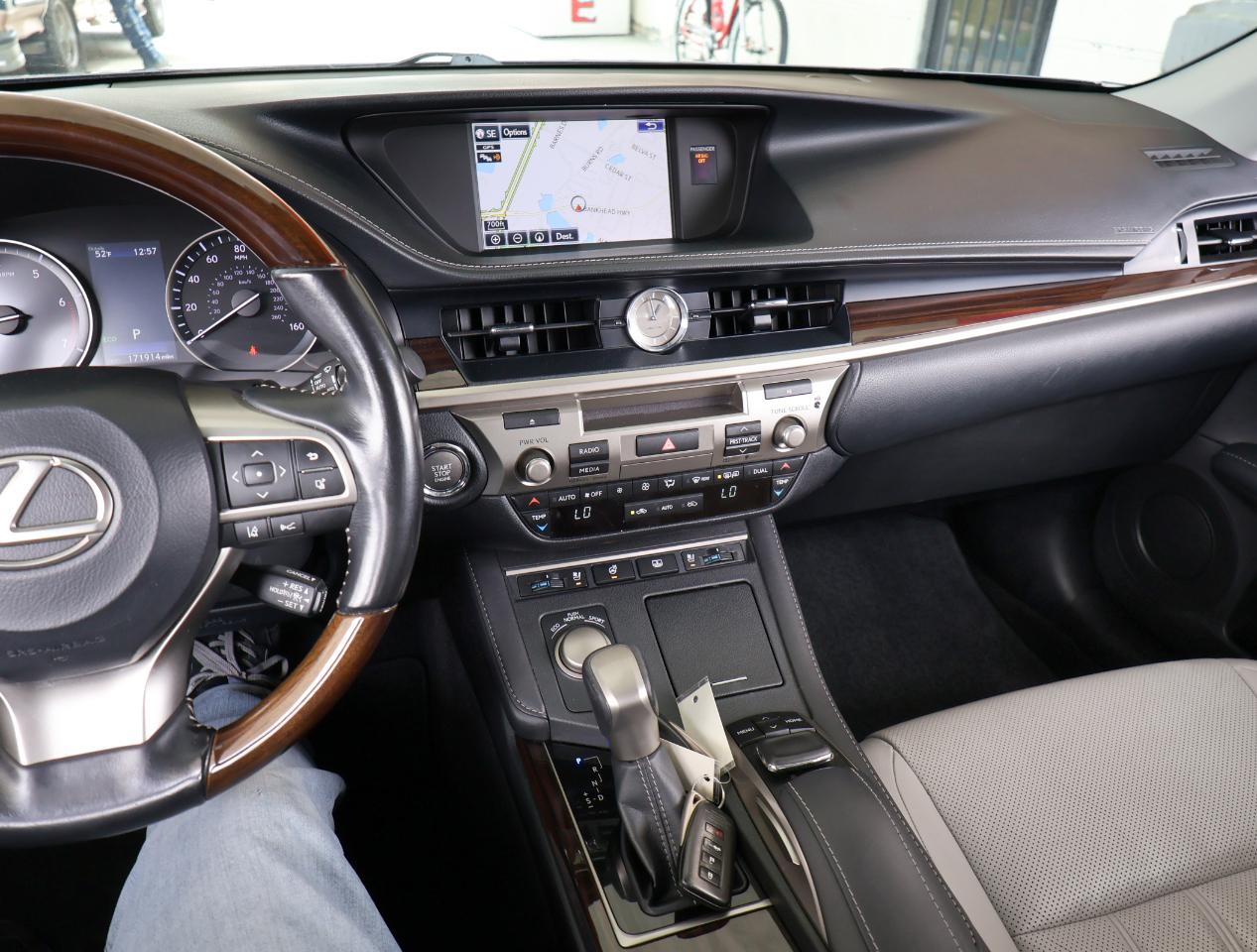 Lexus ES 350 Sedan 2016