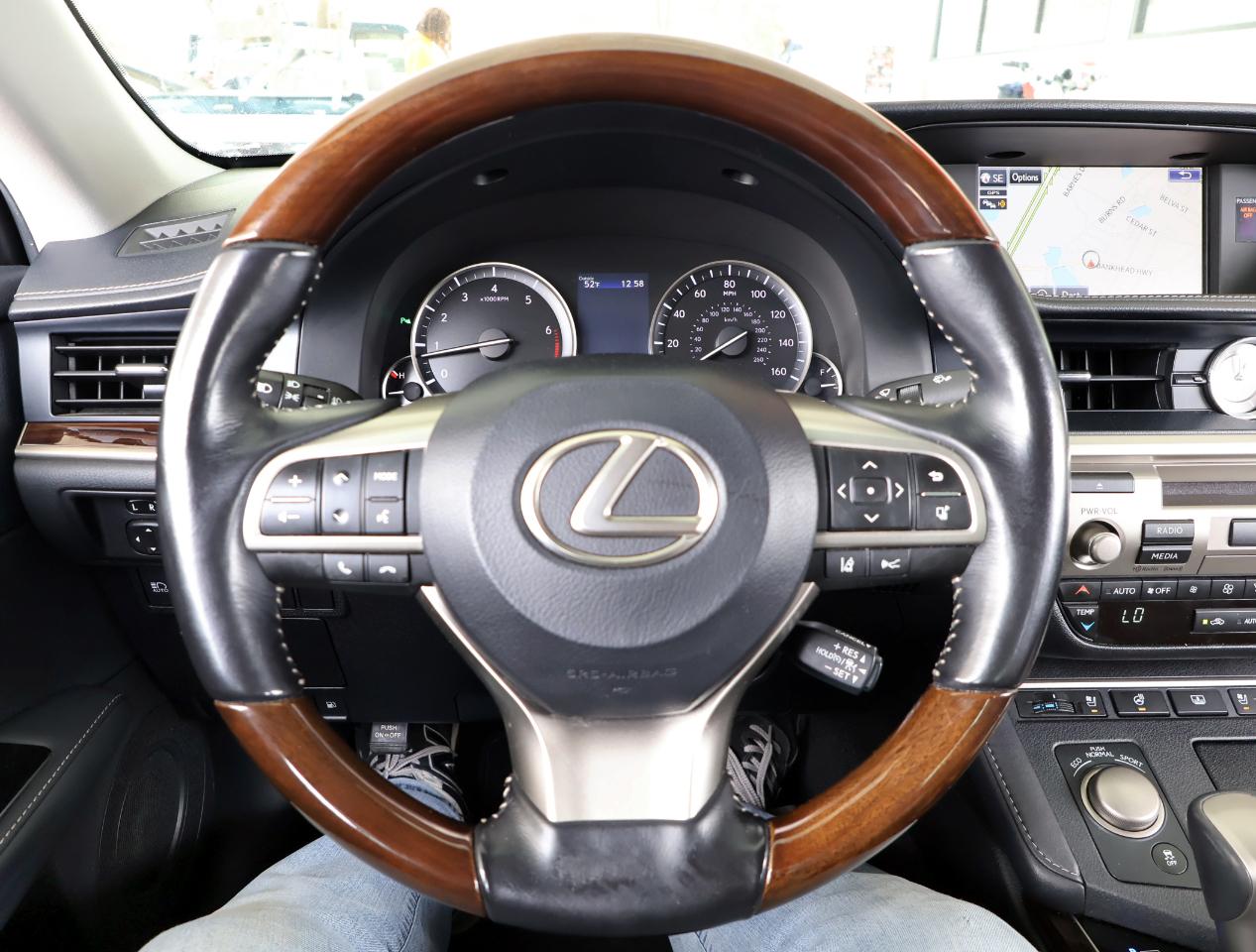 Lexus ES 350 Sedan 2016