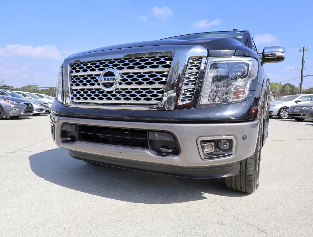 Nissan Titan Platinum Reserve 4WD 2018