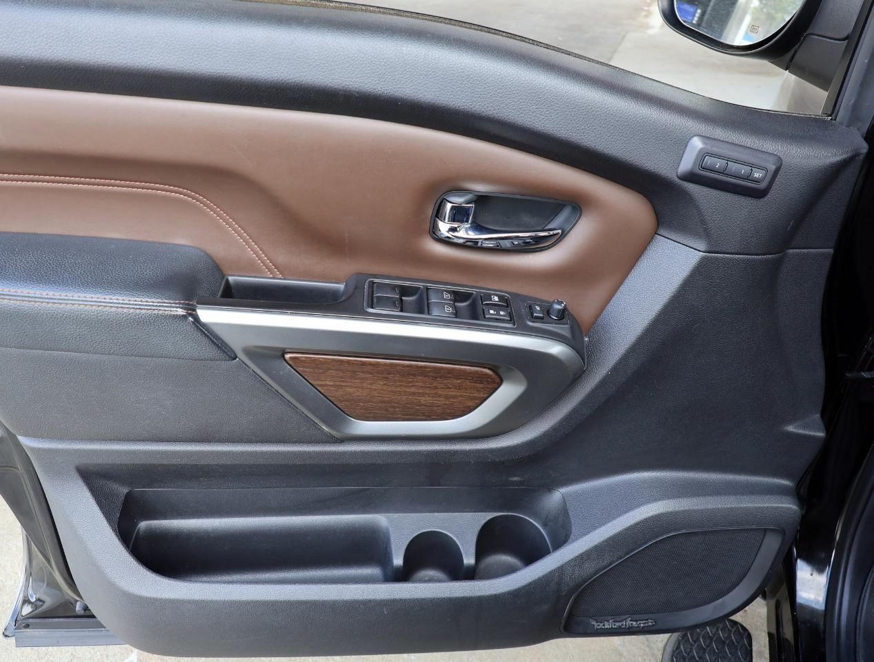 Nissan Titan Platinum Reserve 4WD 2018