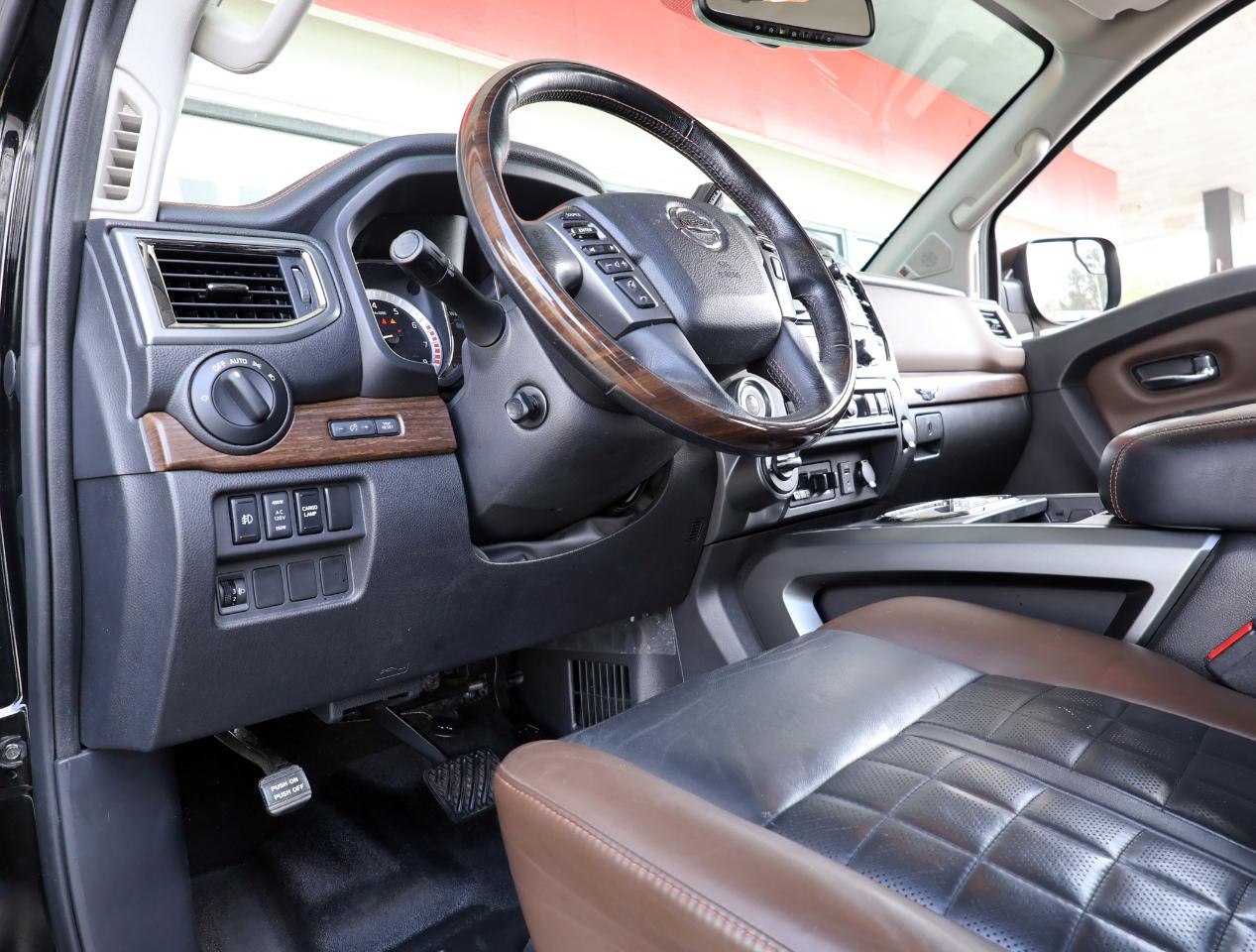 Nissan Titan Platinum Reserve 4WD 2018