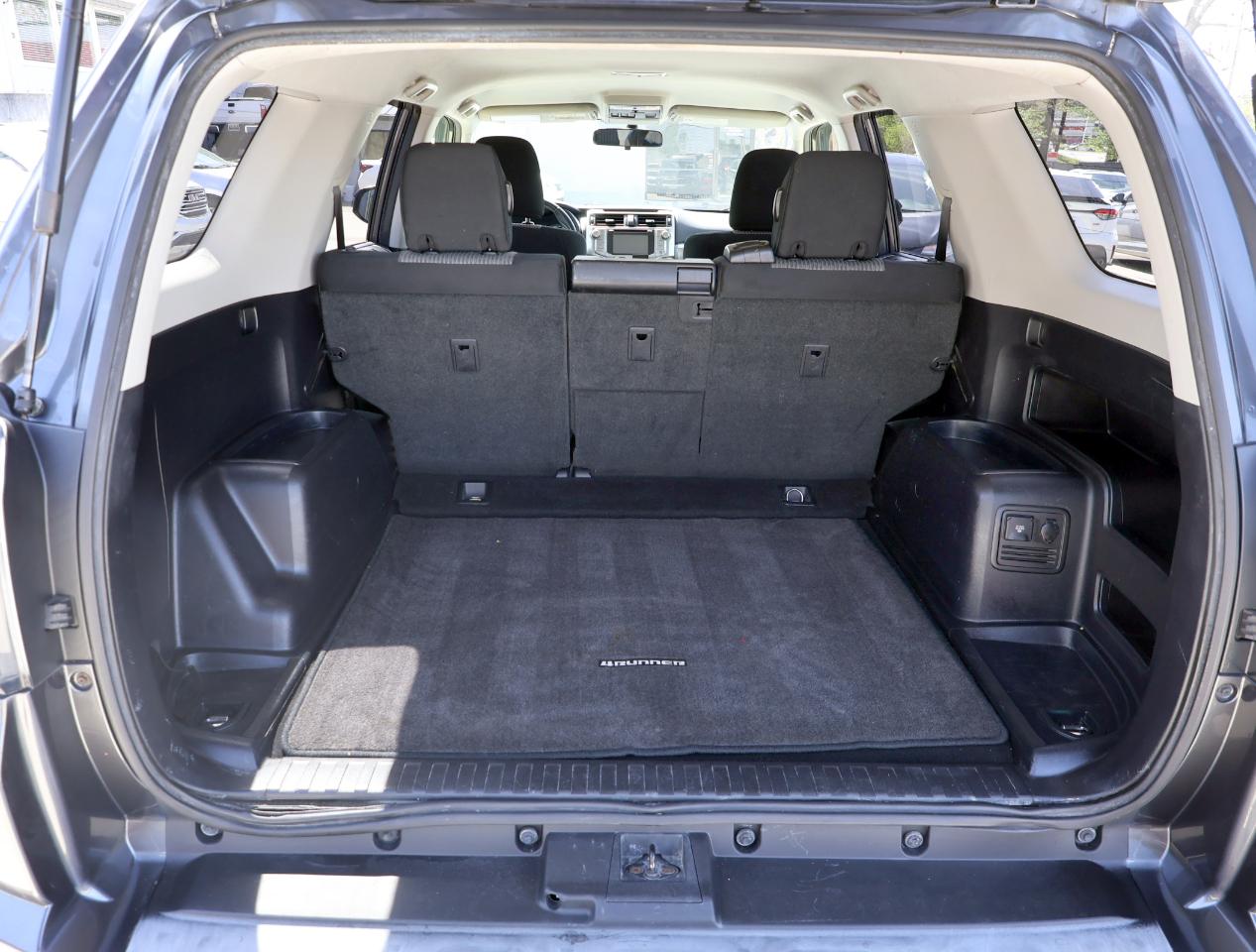 Toyota 4Runner SR5 4WD 2015