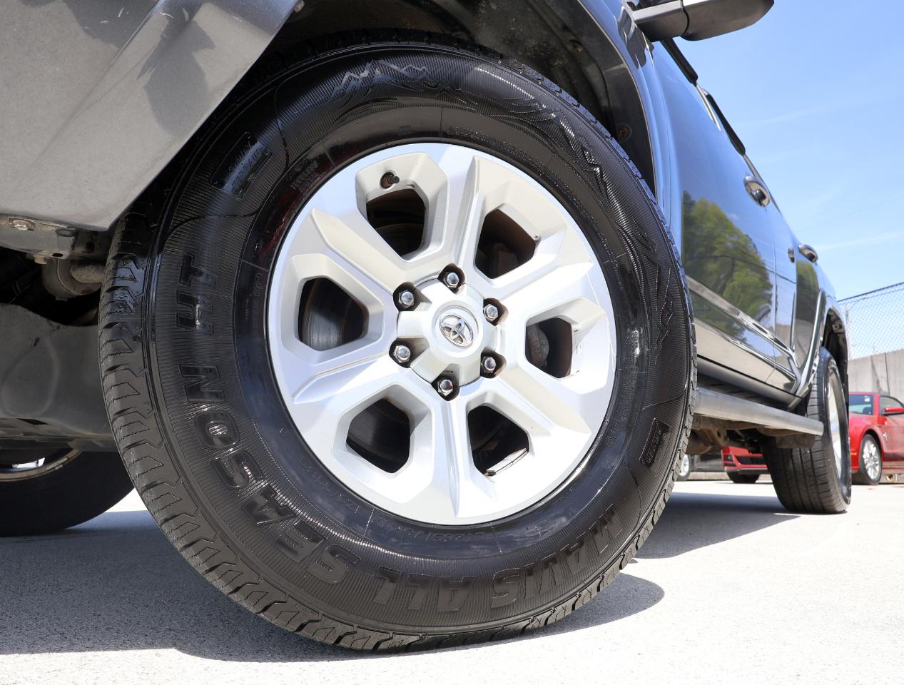 Toyota 4Runner SR5 4WD 2015