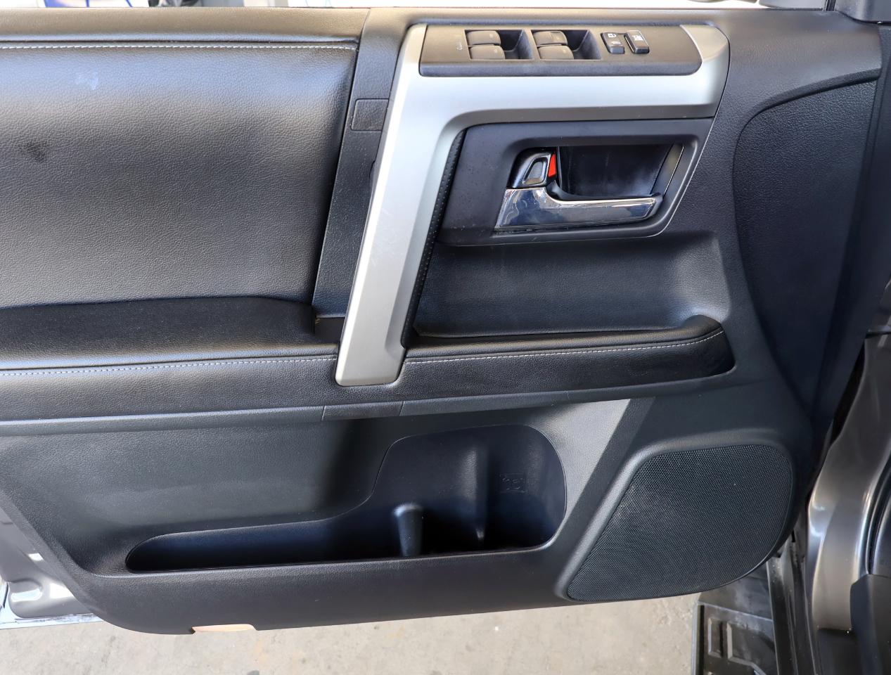 Toyota 4Runner SR5 4WD 2015