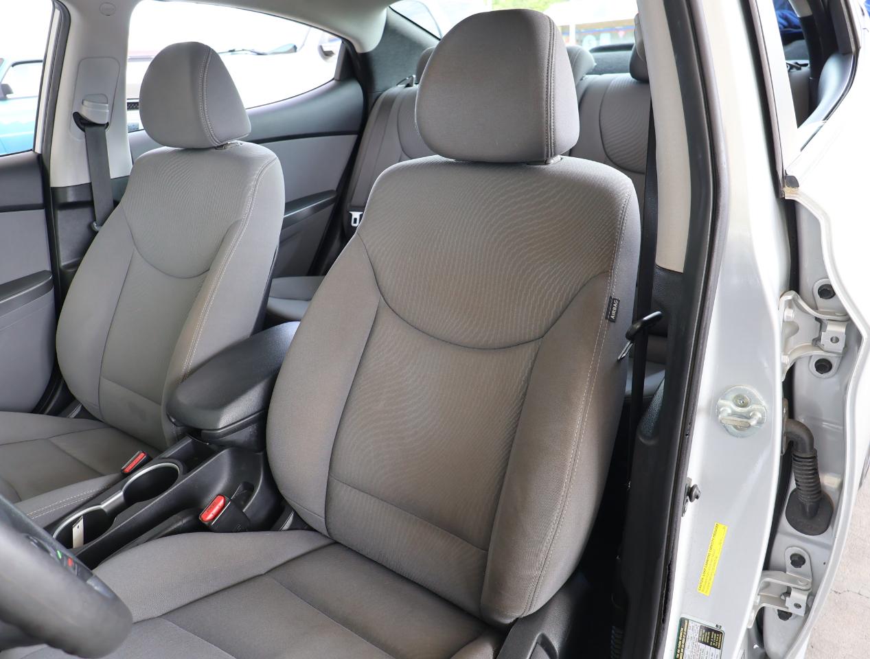 Hyundai Elantra SE 2014