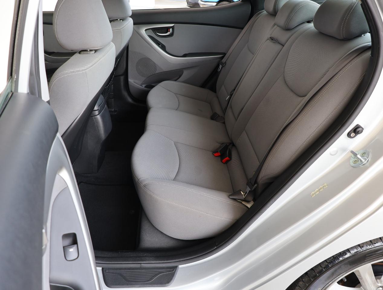 Hyundai Elantra SE 2014