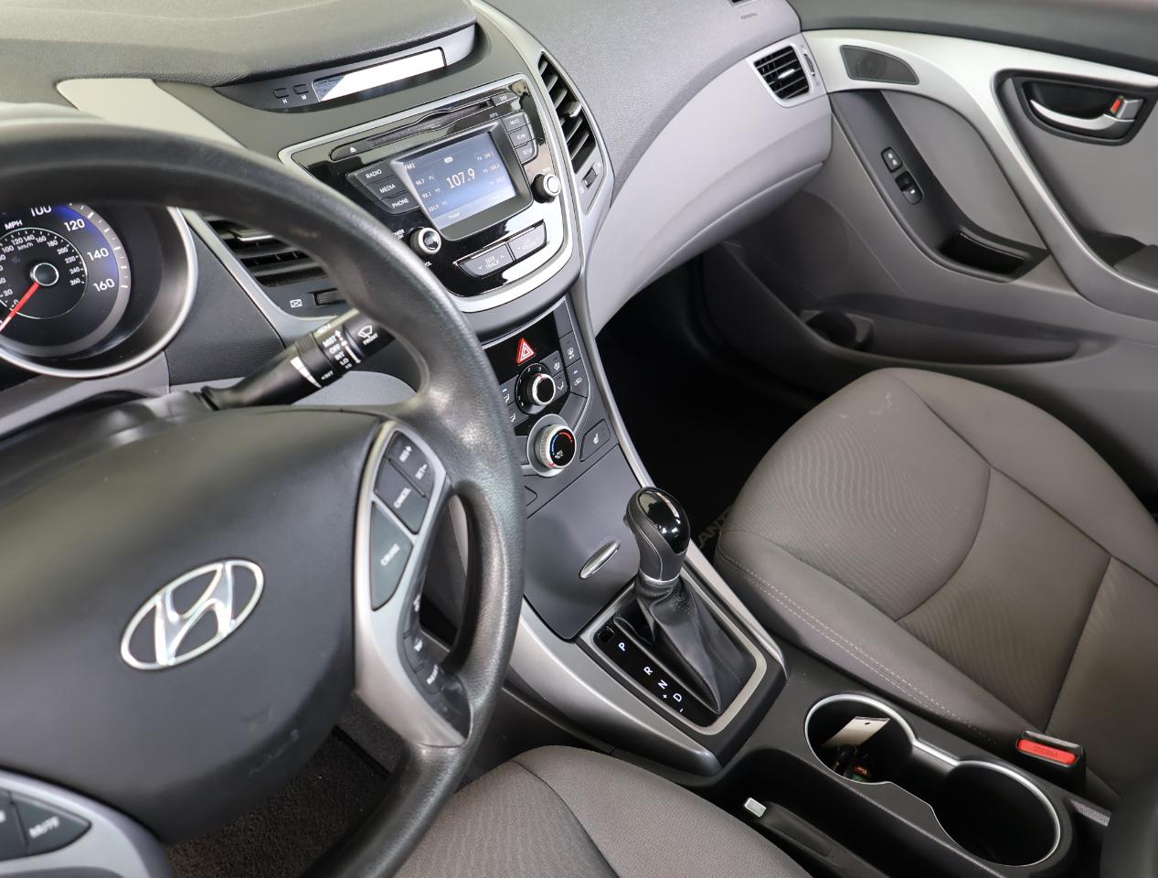 Hyundai Elantra SE 2014