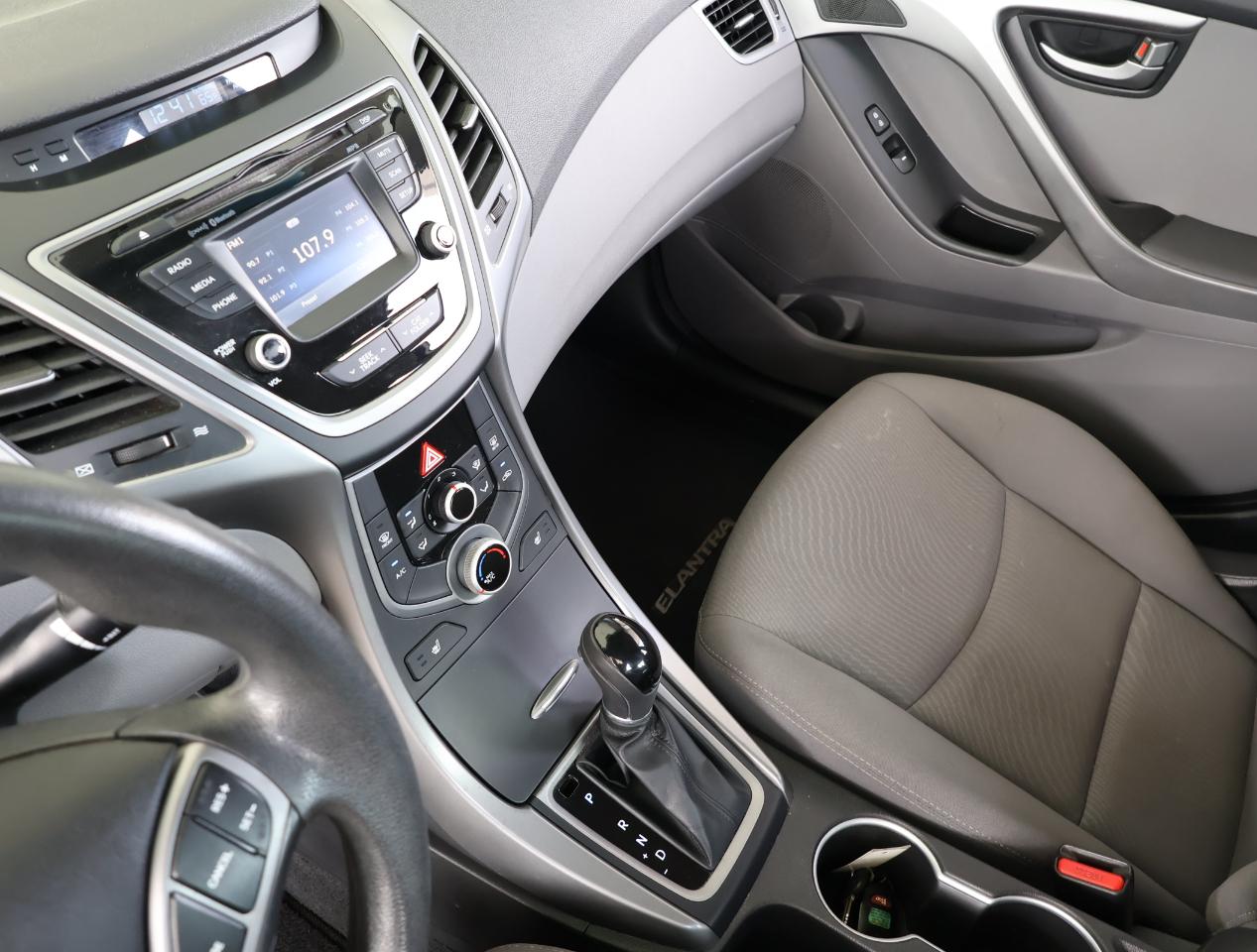 Hyundai Elantra SE 2014