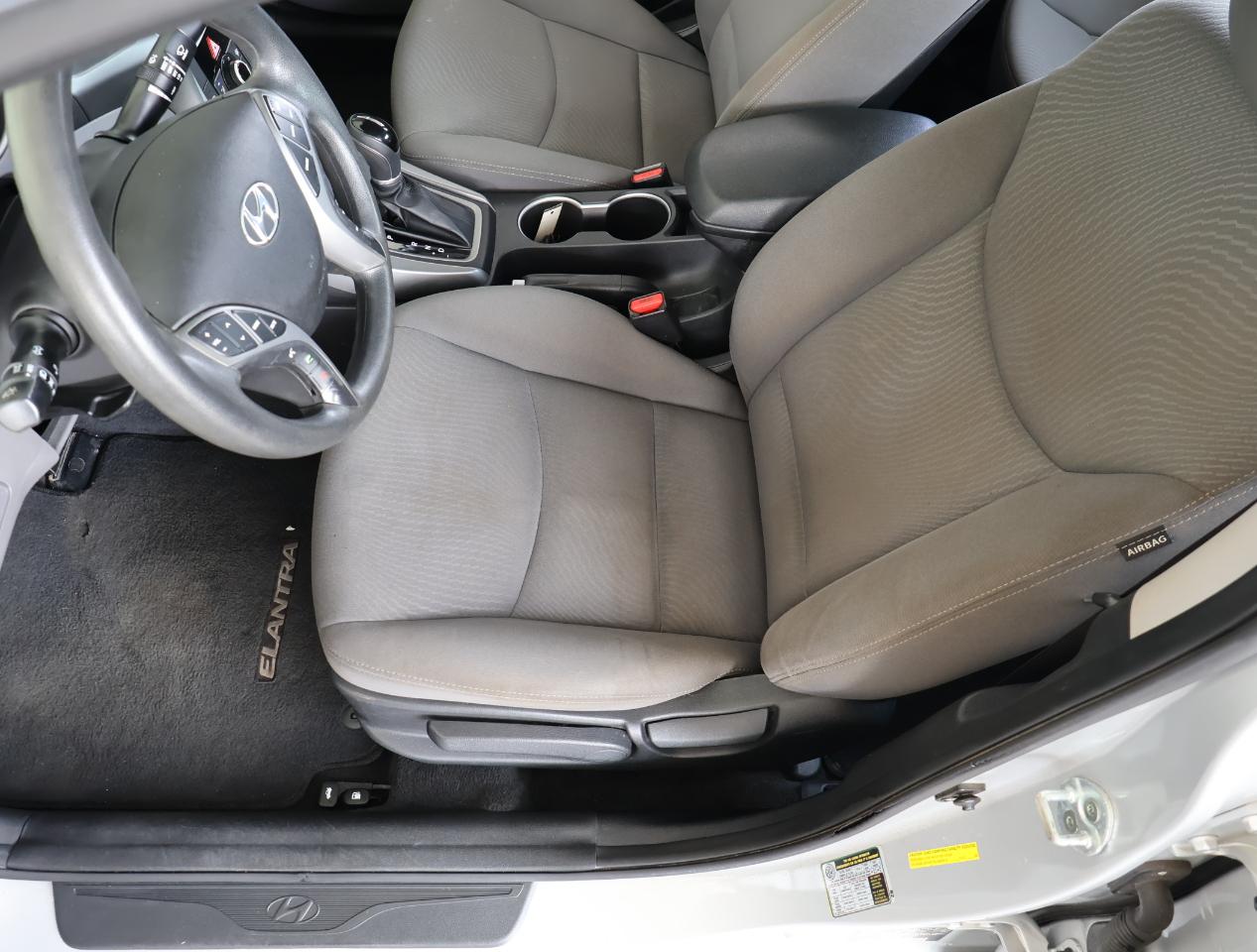 Hyundai Elantra SE 2014