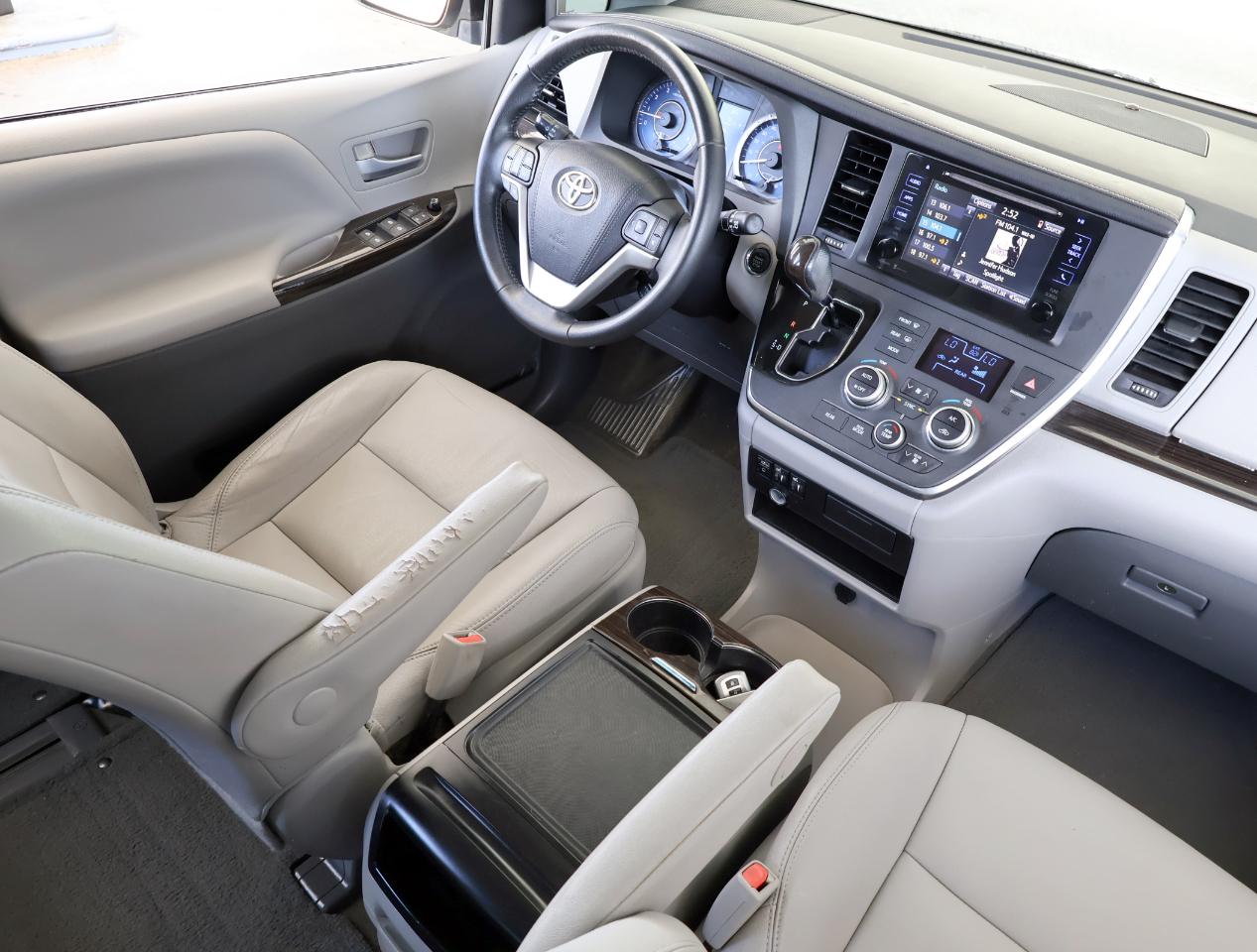 Toyota Sienna XLE 2015