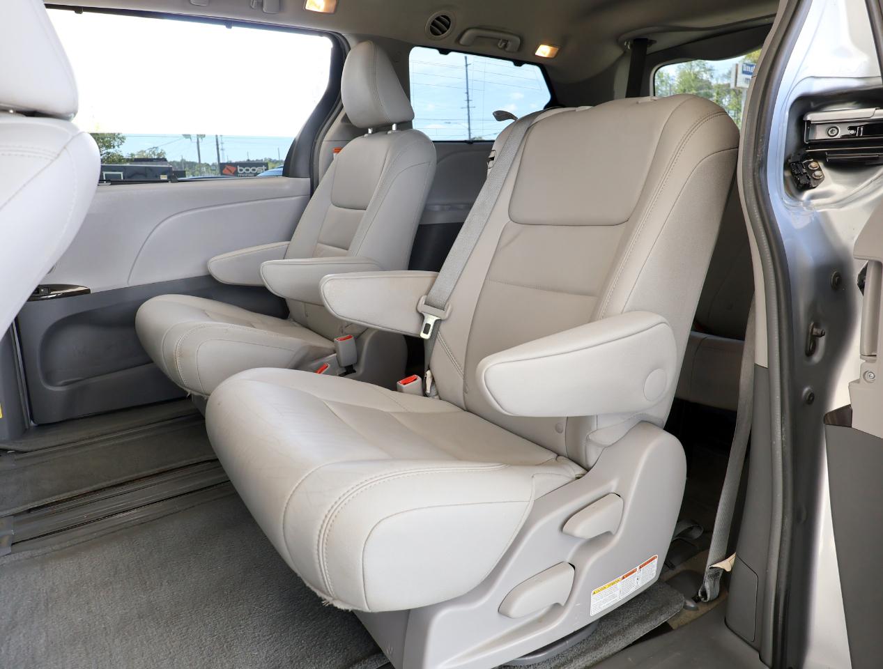 Toyota Sienna XLE 2015
