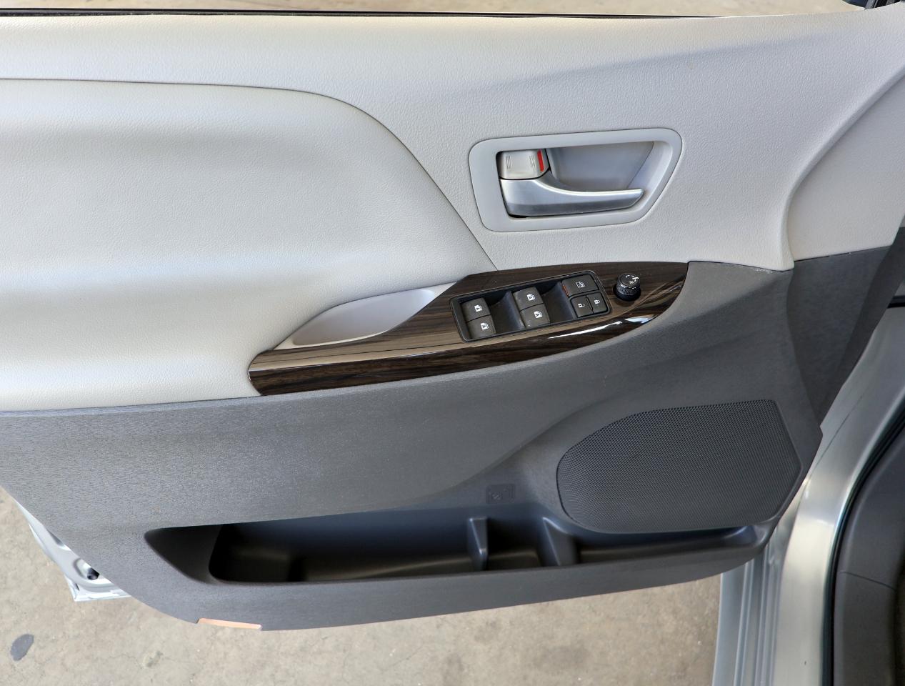 Toyota Sienna XLE 2015