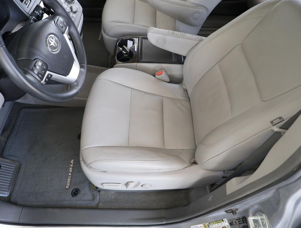 Toyota Sienna XLE 2015