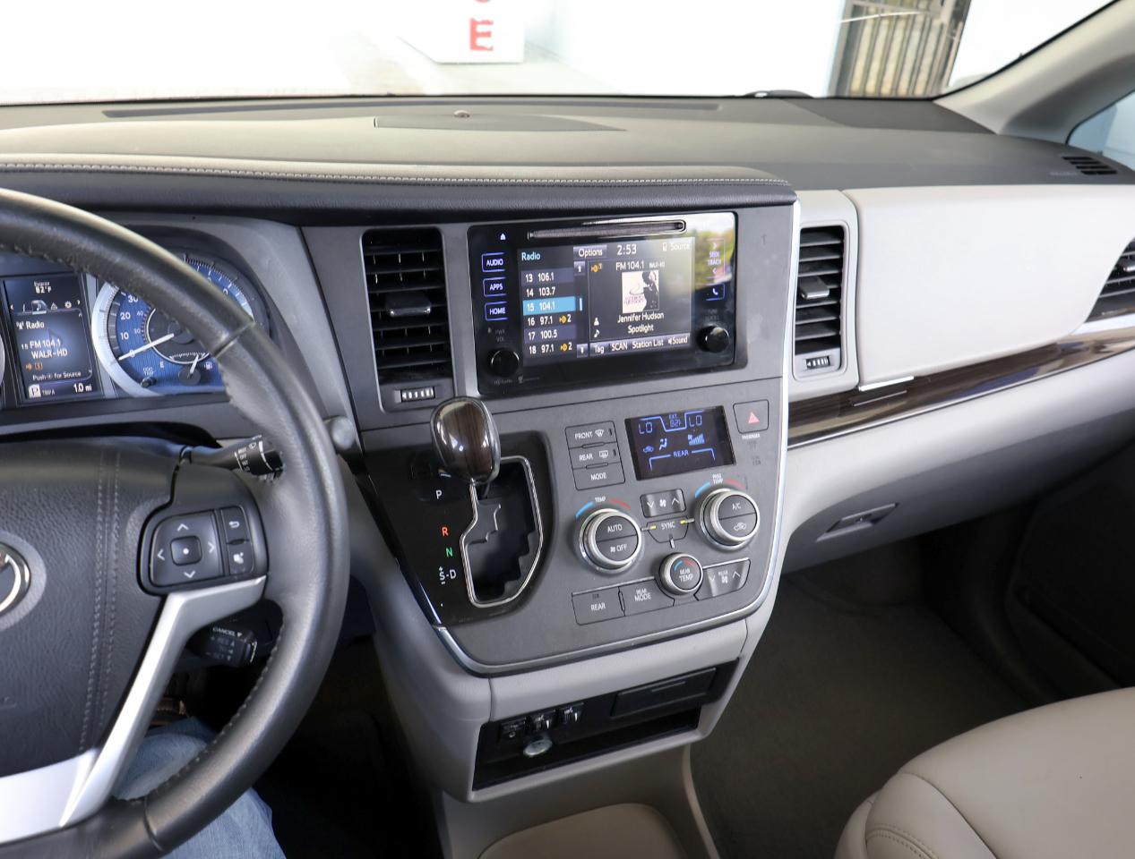 Toyota Sienna XLE 2015