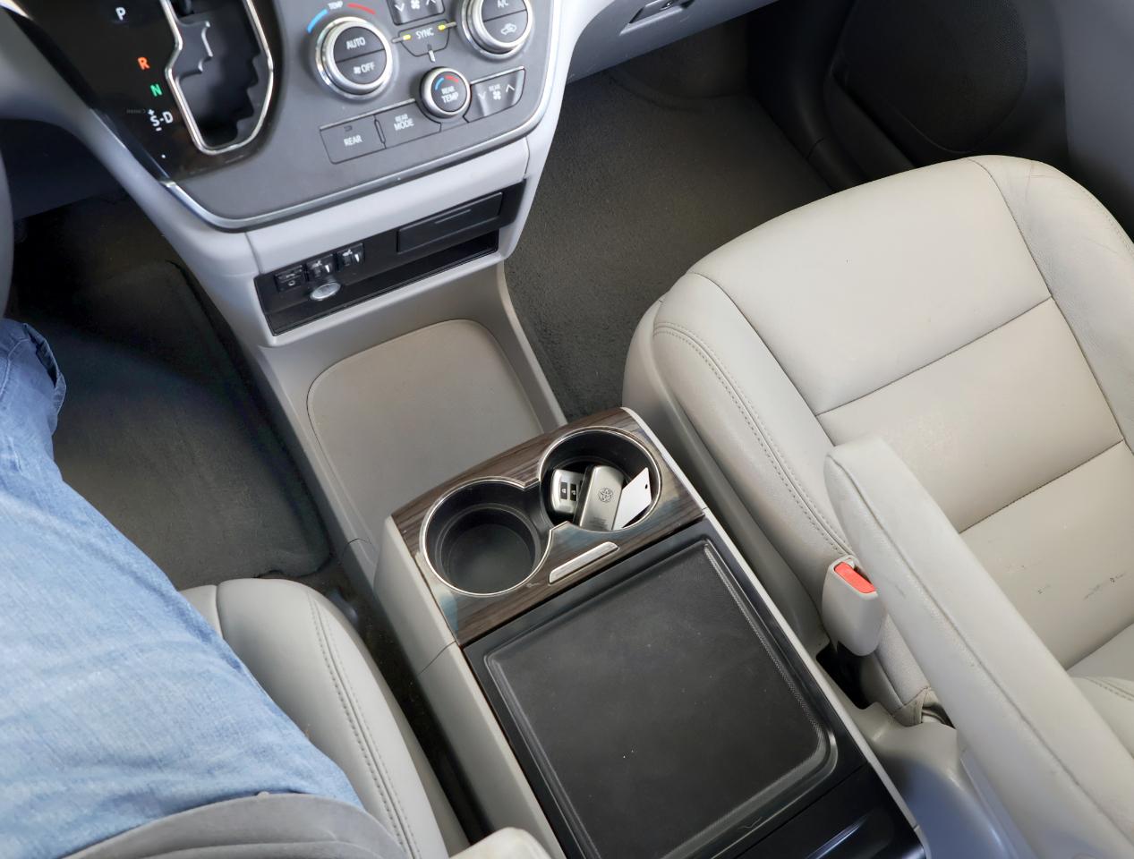 Toyota Sienna XLE 2015