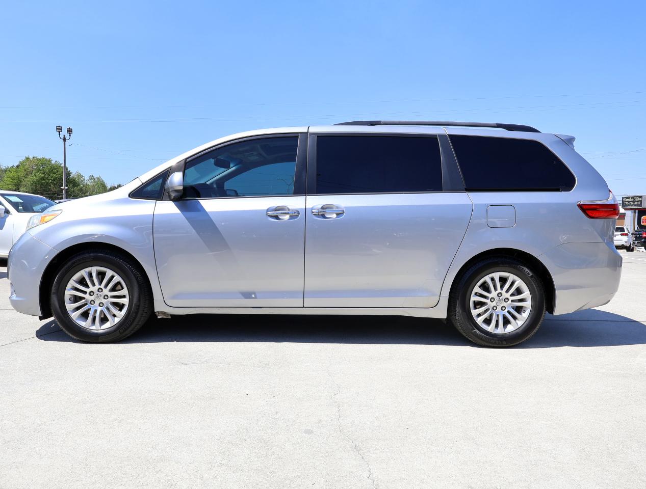 Toyota Sienna XLE 2015