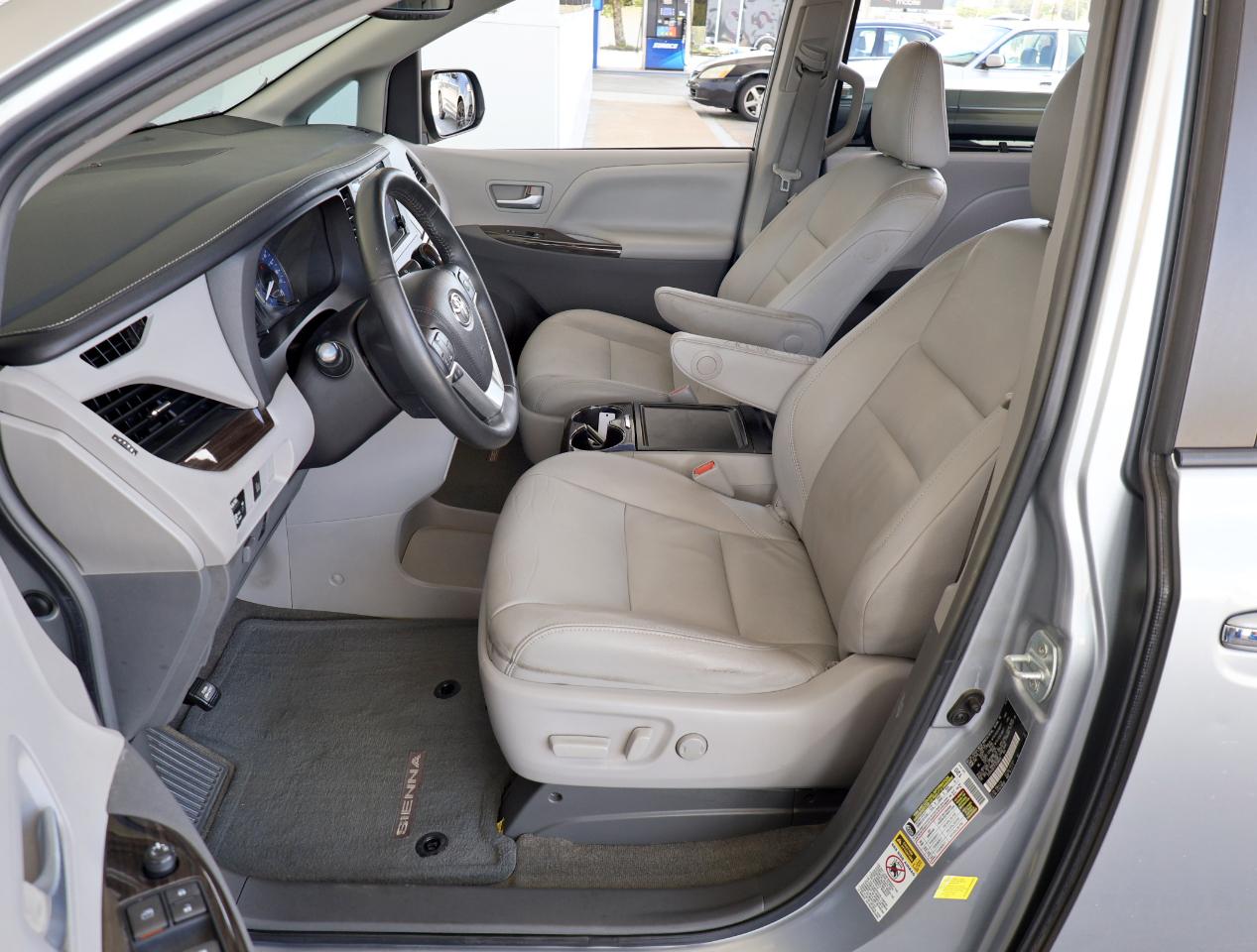 Toyota Sienna XLE 2015