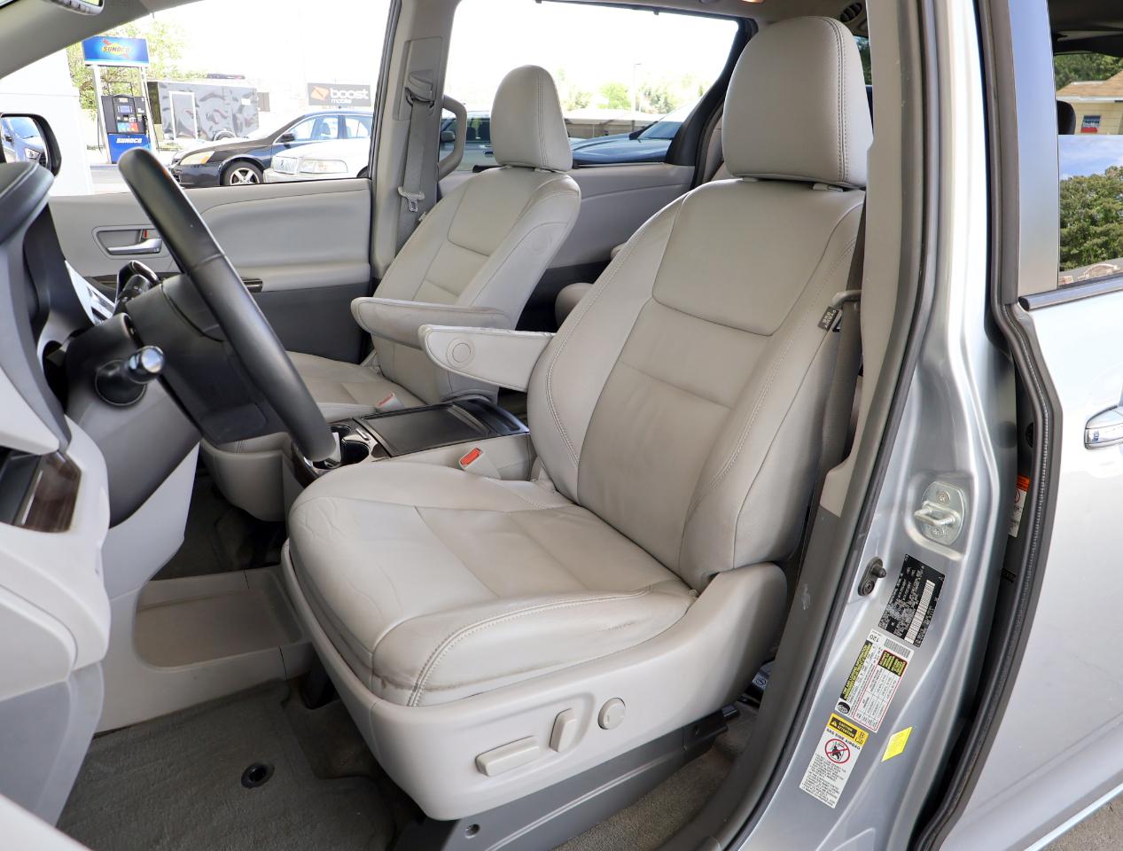 Toyota Sienna XLE 2015