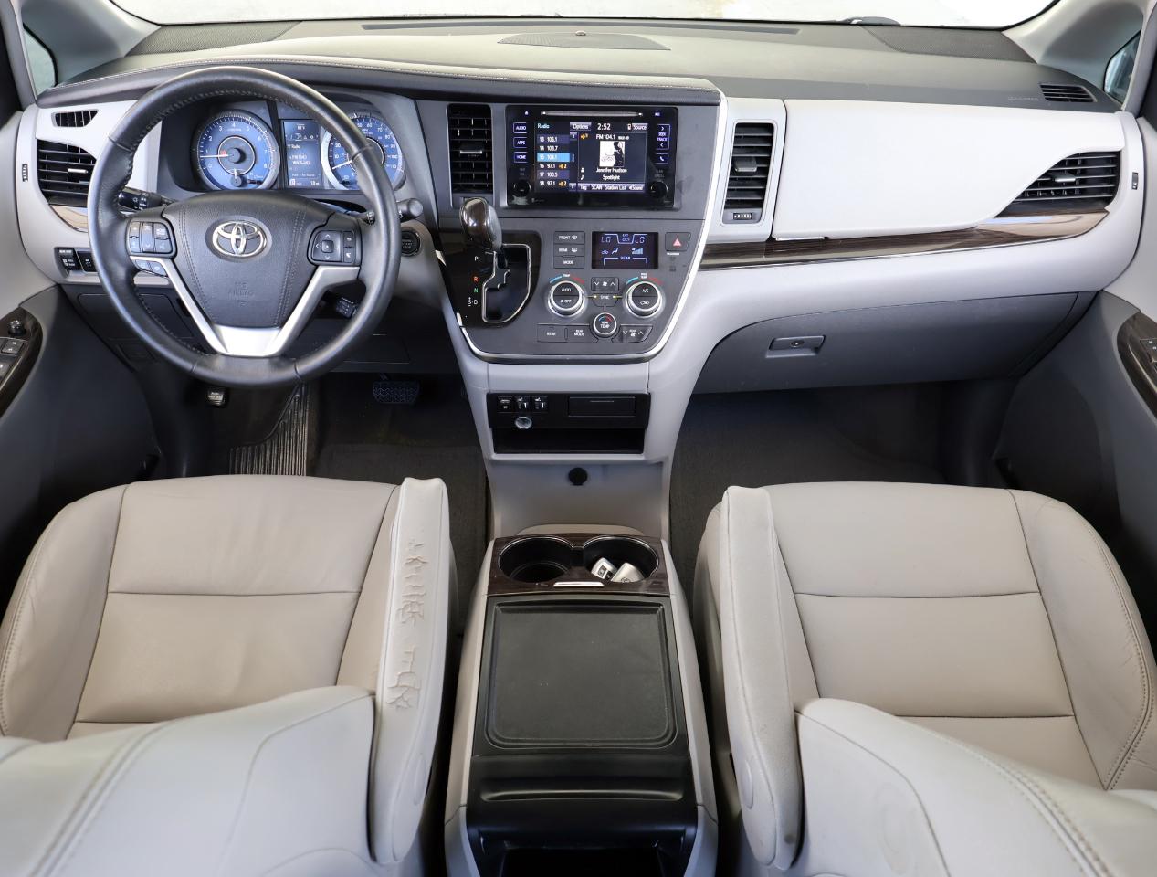 Toyota Sienna XLE 2015