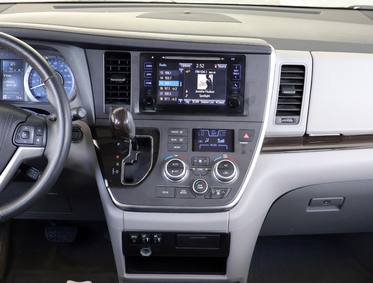 Toyota Sienna XLE 2015