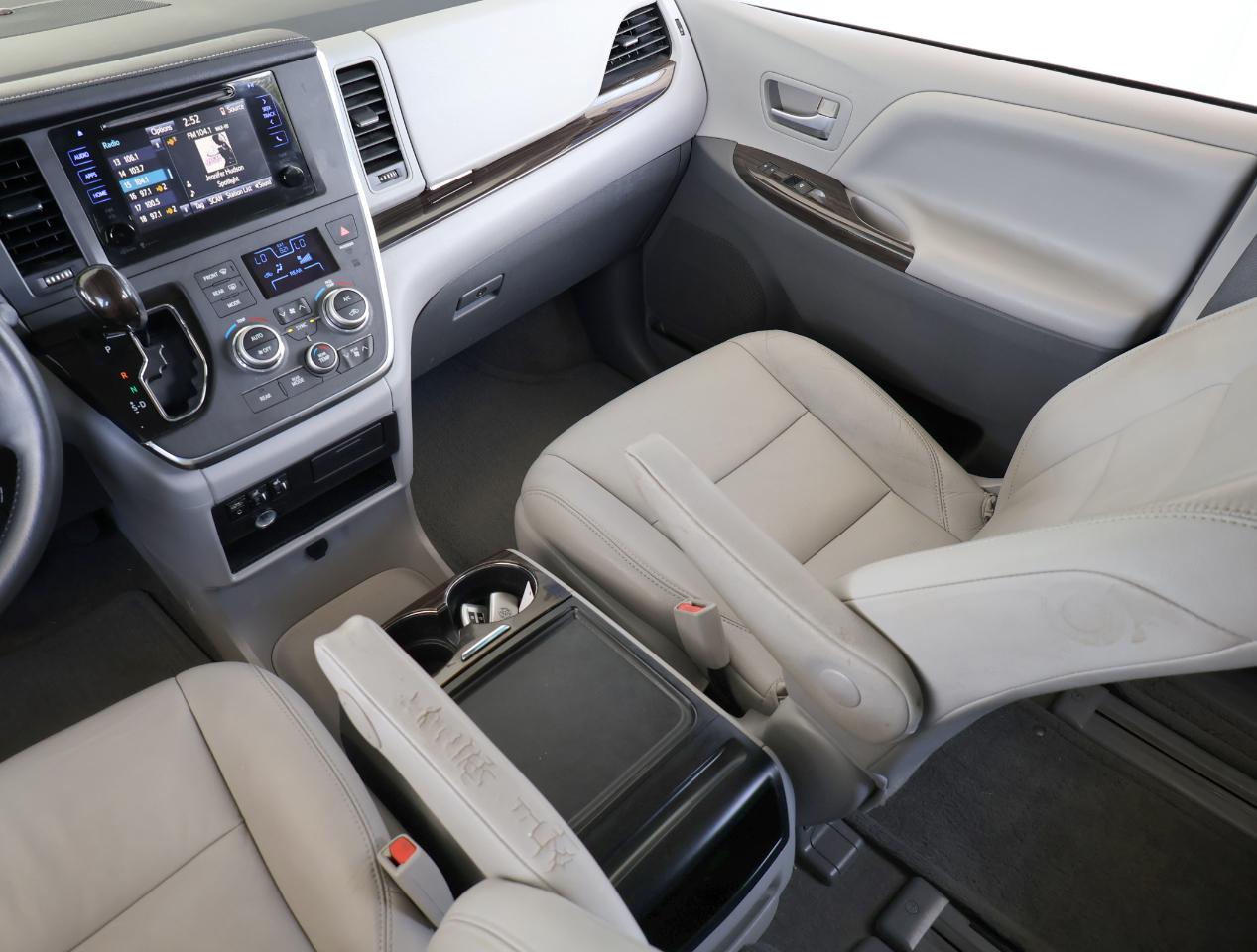 Toyota Sienna XLE 2015