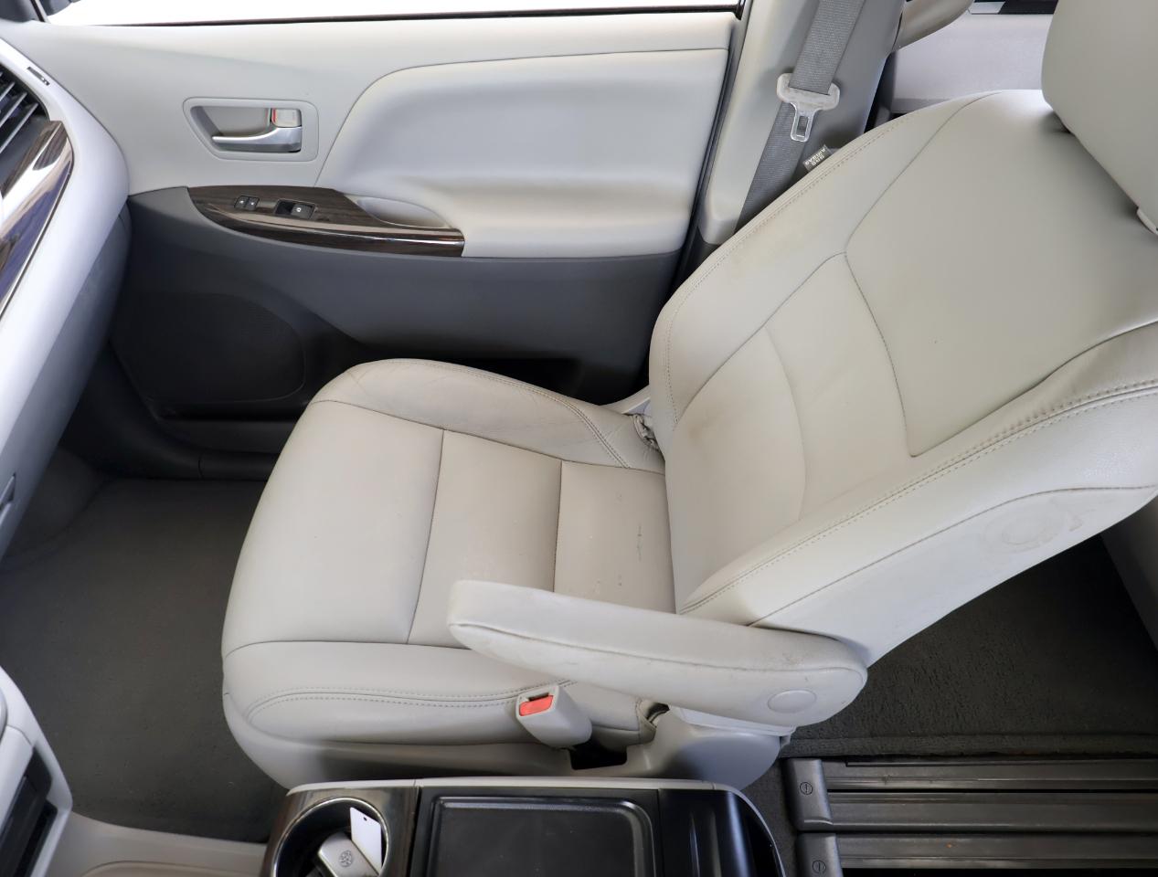 Toyota Sienna XLE 2015