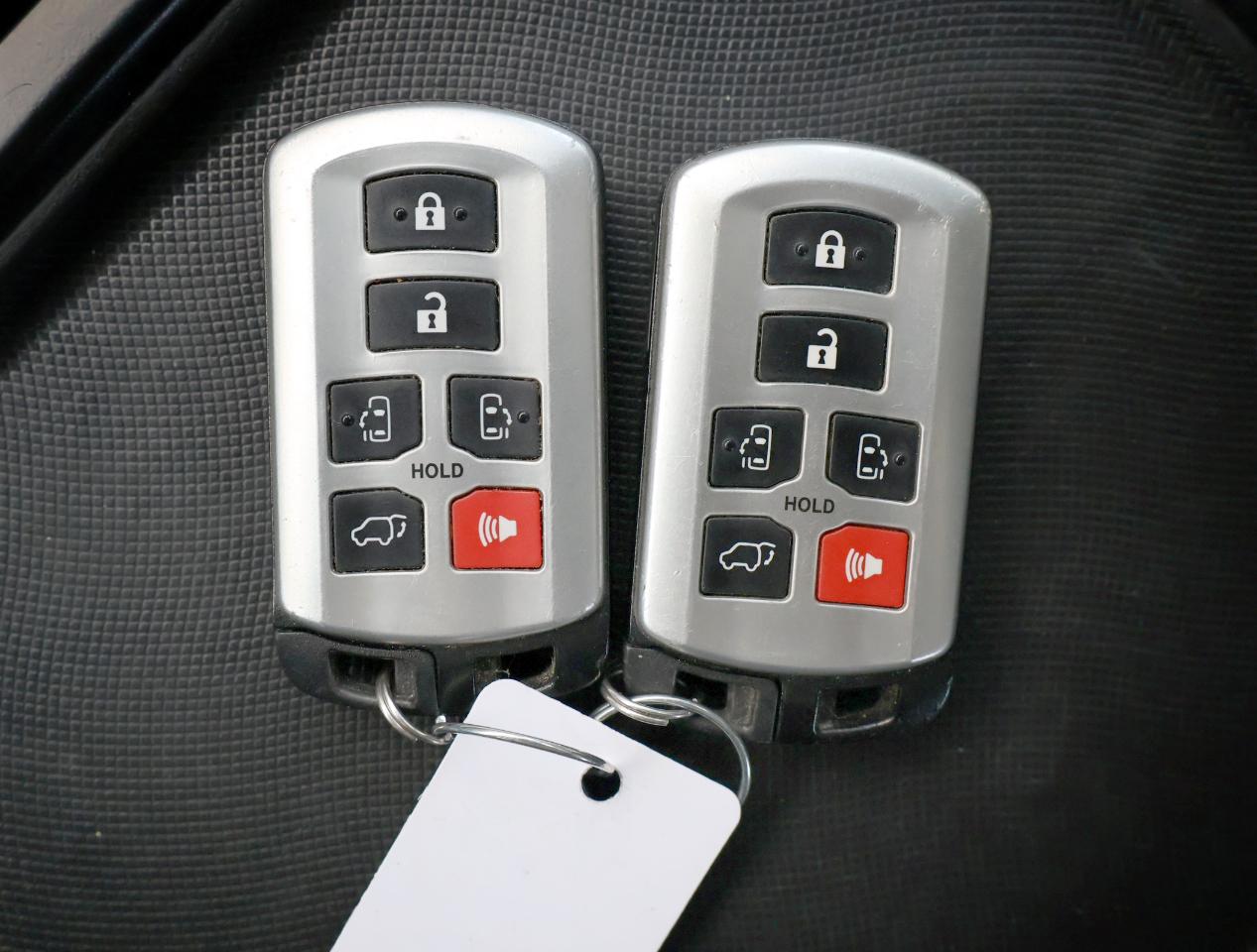 Toyota Sienna XLE 2015