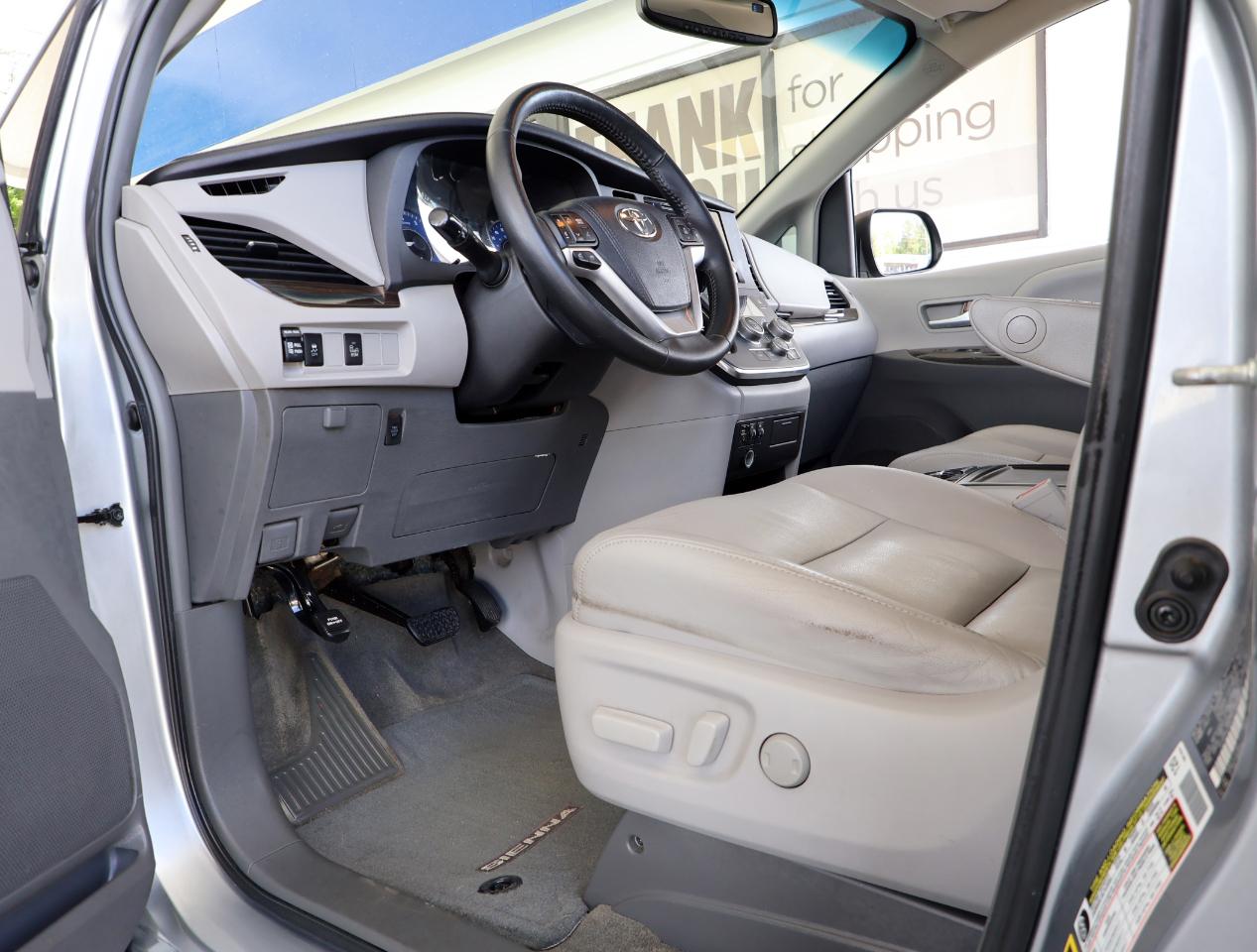 Toyota Sienna XLE 2015