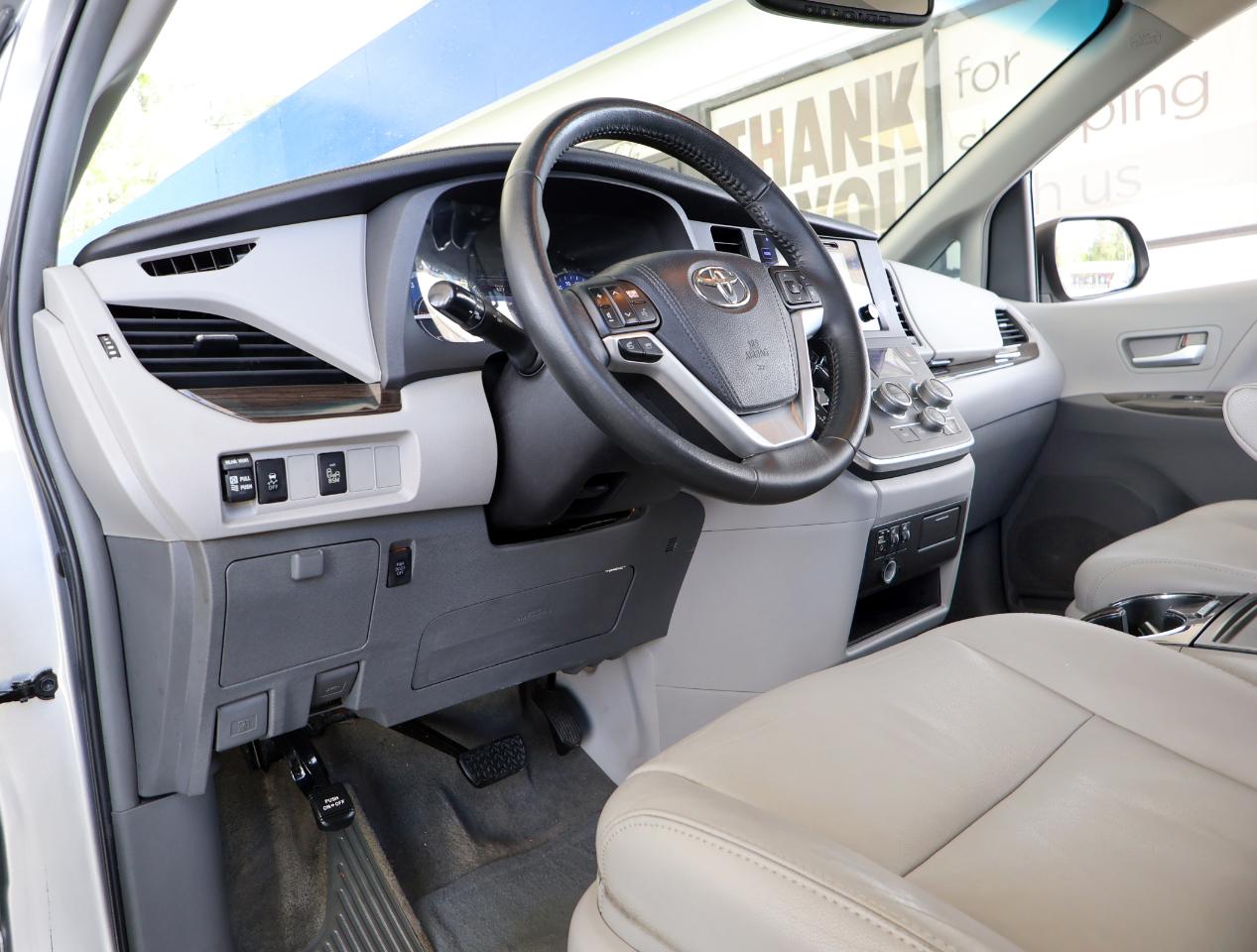 Toyota Sienna XLE 2015
