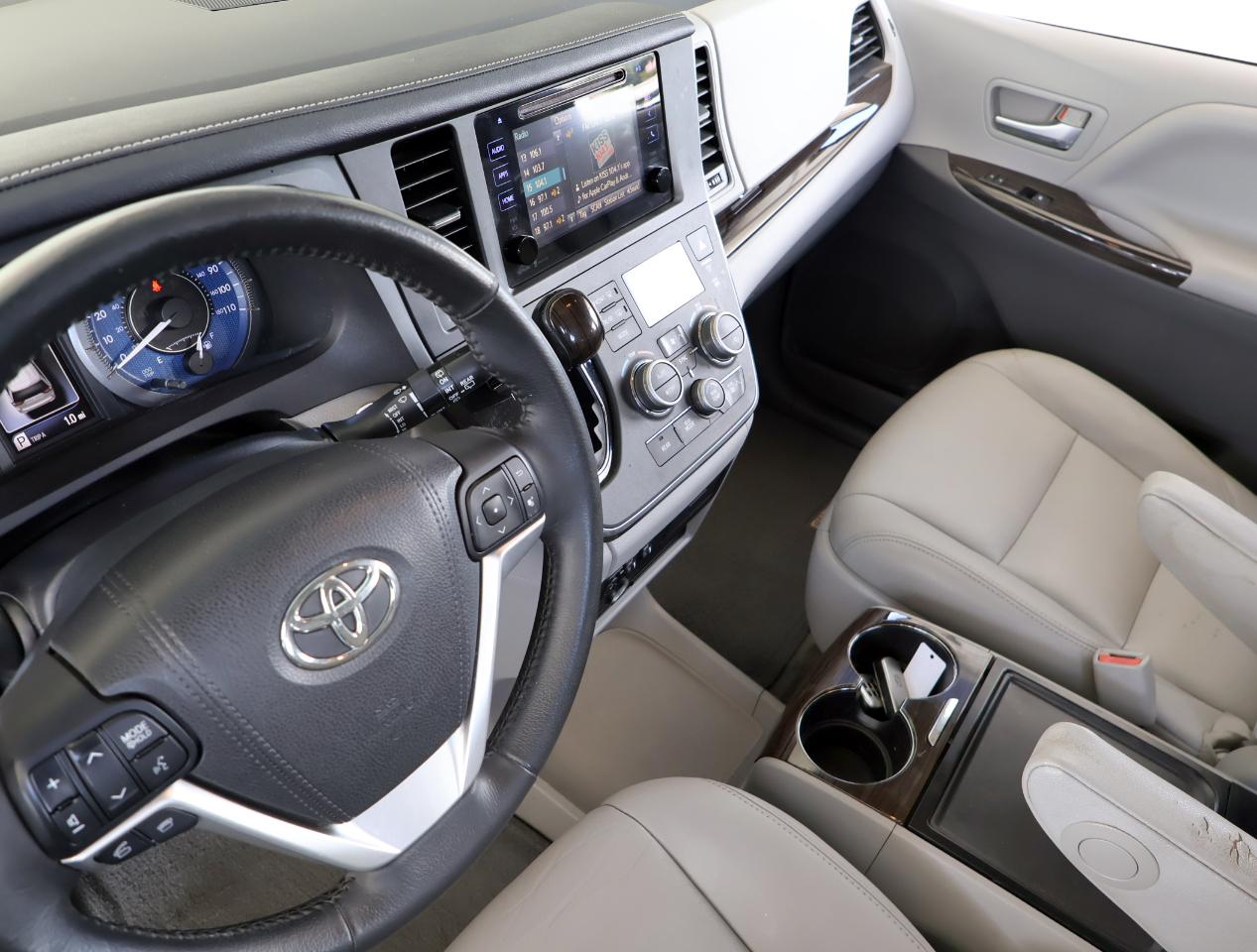 Toyota Sienna XLE 2015