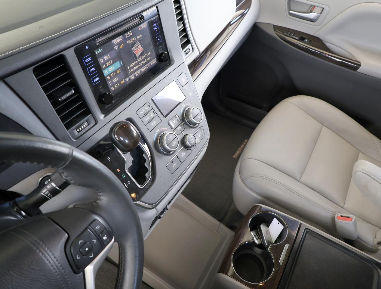 Toyota Sienna XLE 2015