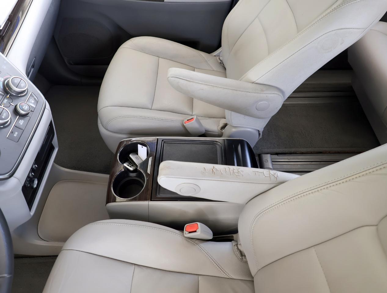 Toyota Sienna XLE 2015