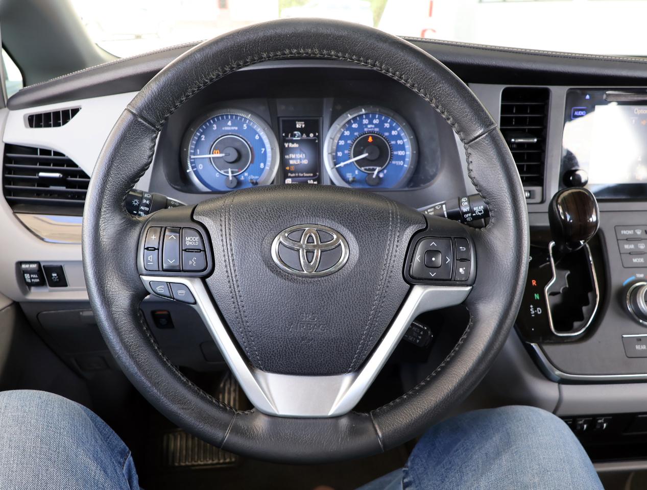 Toyota Sienna XLE 2015