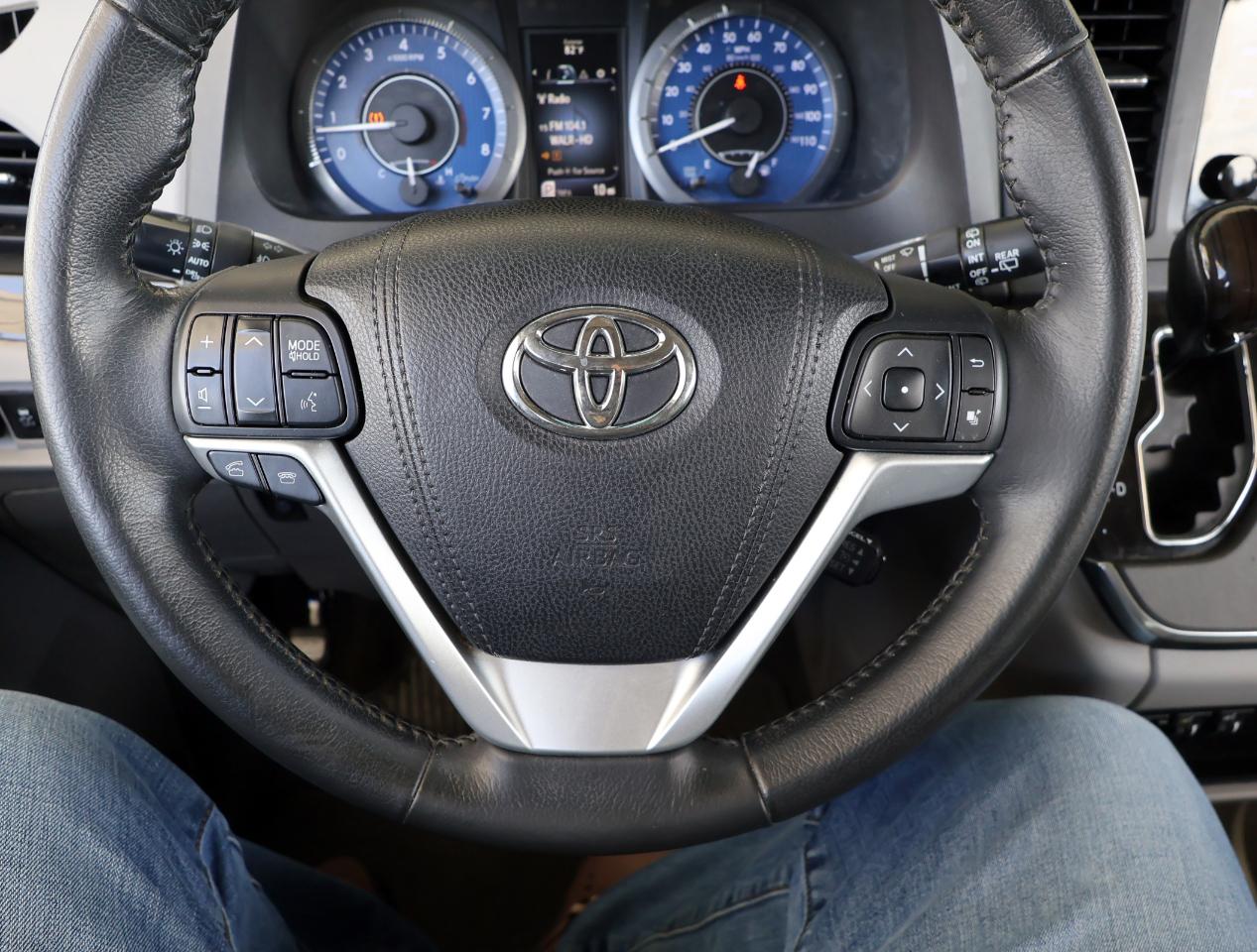 Toyota Sienna XLE 2015