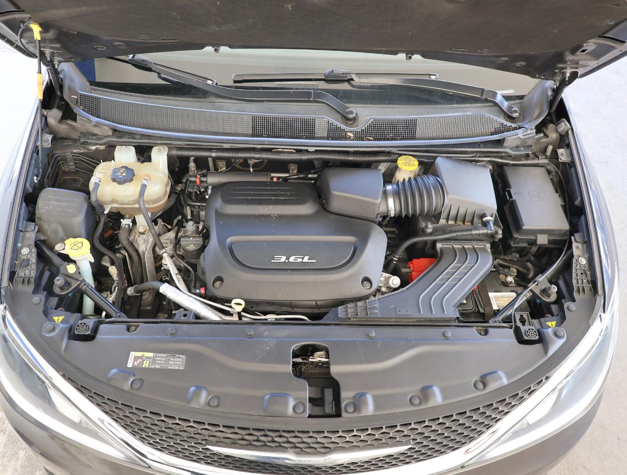 Chrysler Pacifica Limited 2017