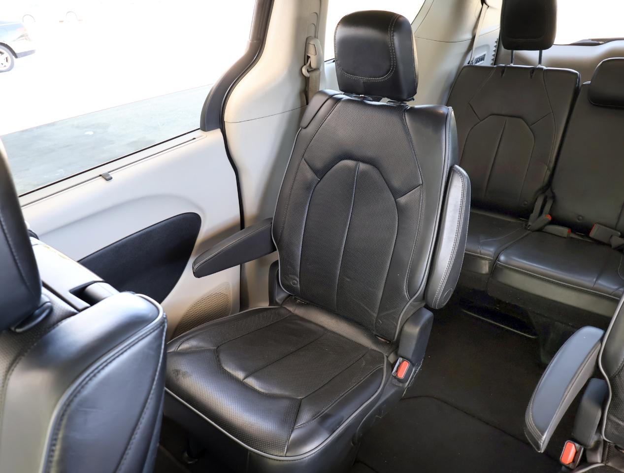 Chrysler Pacifica Limited 2017