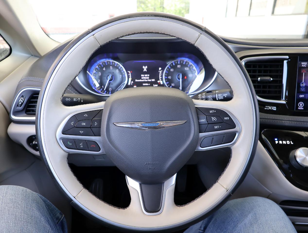 Chrysler Pacifica Limited 2017