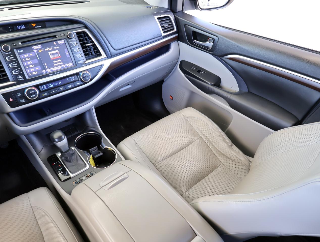 Toyota Highlander Limited FWD V6 2015