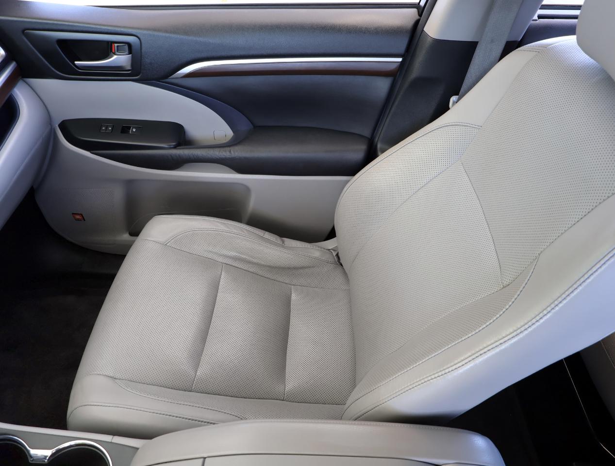 Toyota Highlander Limited FWD V6 2015